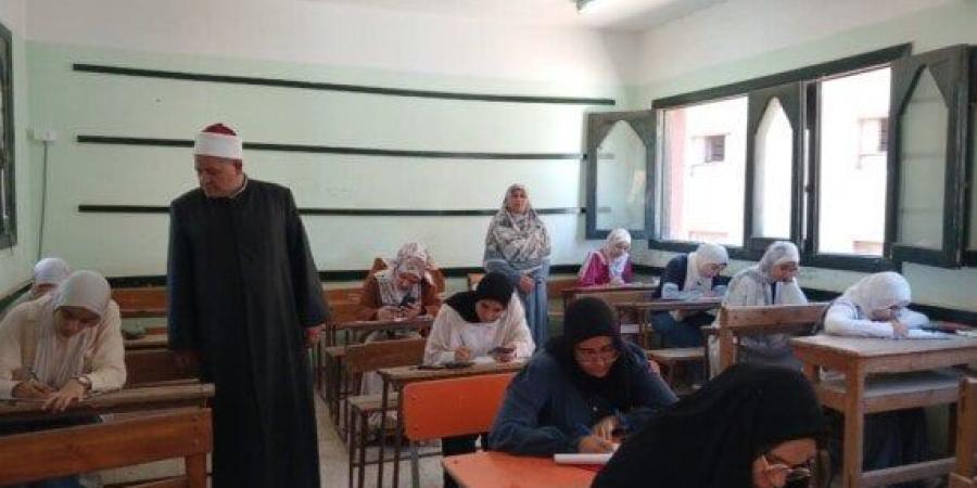 خلال تفقده اللجان.. رئيس منطقة القليوبية الأزهرية يؤكد الالتزام الكامل بضوابط الامتحانات - تواصل نيوز