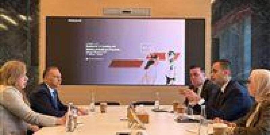 نائب وزير الصحة يناقش استراتيجية الصحة الرقمية مع PWC العالمية في دبي - تواصل نيوز