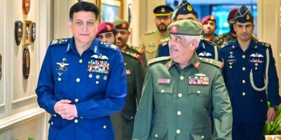 البحرين.. رئيس الحرس الوطني يجتمع مع قائد القوات الجوية الباكستانية - تواصل نيوز