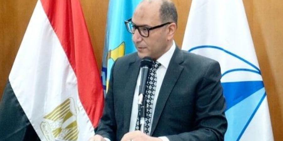 عميد تجارة كفر الشيخ يؤكد أهمية النمط القيادي العسكري في رفع كفاءة المؤسسات الحكومية وتحقيق الإنجاز - تواصل نيوز