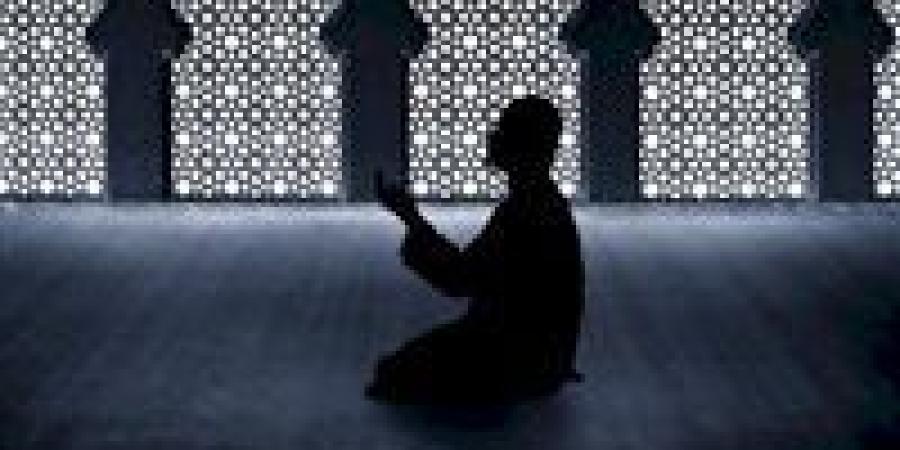 ما حكم نسيان التشهد الأوسط في الصلاة؟.. أمين الفتوى يجيب - تواصل نيوز