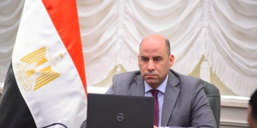 وزير العمل يعتمد صرف 1.29 مليون جنيه لـ 381 من العمالة غير المنتظمة في 28 محافظة - تواصل نيوز
