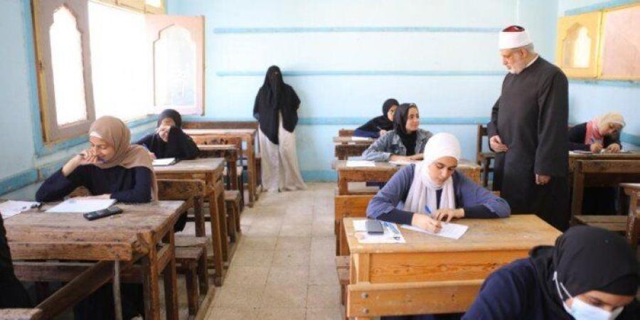 انطلاق امتحان النحو لطلاب الثانوية الأزهرية العلمية في 581 لجنة على مستوى الجمهورية - تواصل نيوز