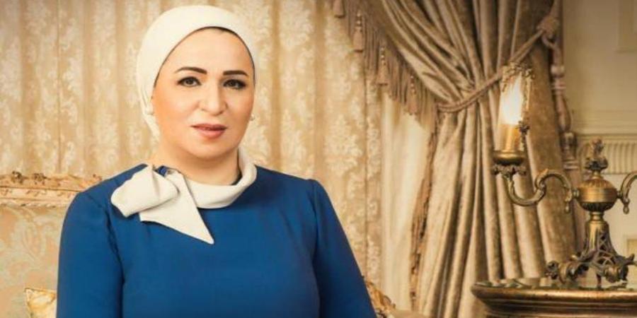 السيدة انتصار السيسى تشهد مع متطوعى الهلال الأحمر وصول مساعدات غزة لمليون طن - تواصل نيوز
