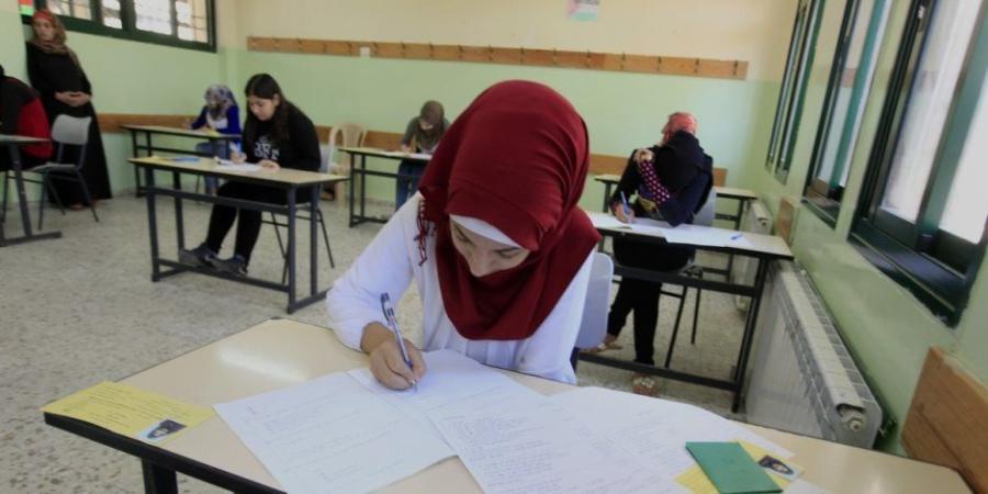 التعليم تشدد الرقابة داخل اللجان.. حظر المحمول على الطلاب والمعلمين بامتحانات الثانوية العامة - تواصل نيوز