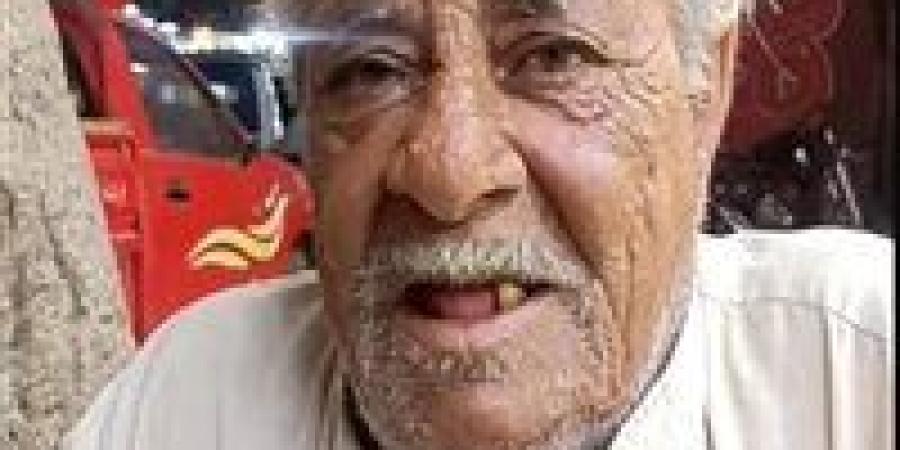 الحبس سنة مع الشغل لشاب سرق عم شعبان بائع جرائد بأسلوب المغافلة في حلوان - تواصل نيوز
