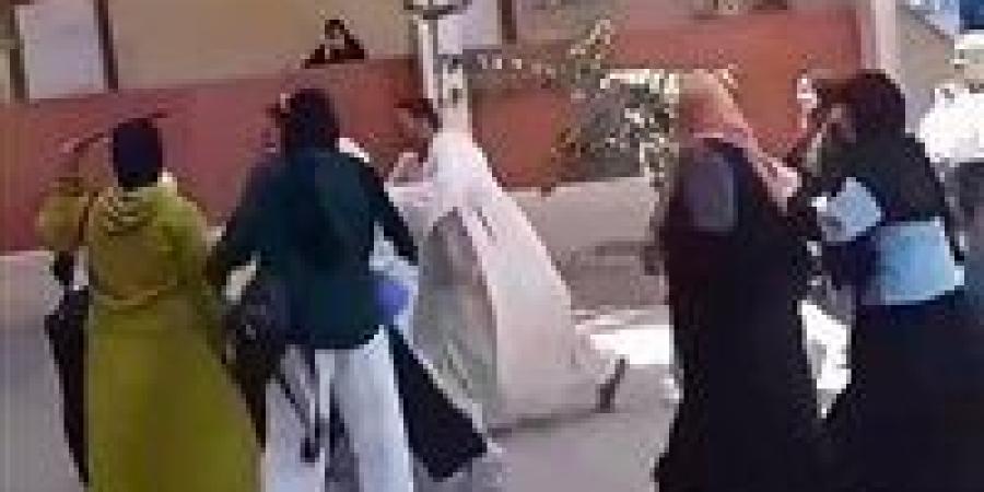 الاعتداء على معلمة داخل مدرسة بعد رفض الغش في الامتحانات.. تفاصيل الواقعة - تواصل نيوز