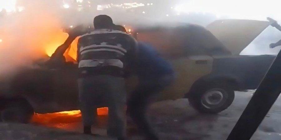 الحماية المدنية تسيطر على حريق سيارة تاكسي بمنطقة الفلكي شرق الإسكندرية - تواصل نيوز