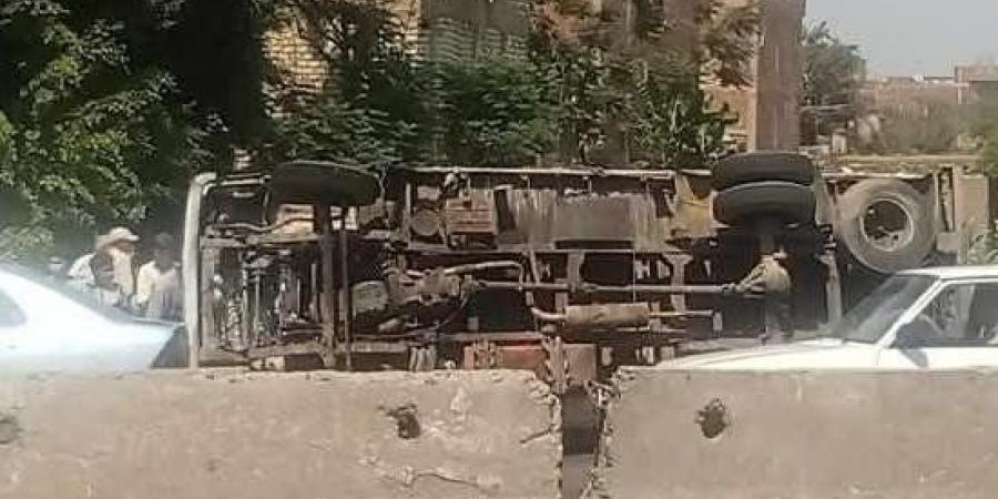 انقلاب سيارة محملة بالزجاج على الطريق الزراعي بالقليوبية - تواصل نيوز