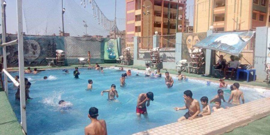 تزامناً مع موجة الحر.. حمام سباحة مدينة الفشن ببني سويف يستقبل المواطنين بمنظومة متكاملة للسلامة والأمان - تواصل نيوز