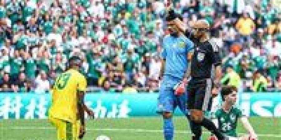 يايا سيتولي لاعب منتخب جنوب أفريقيا يدخل تاريخ كأس العالم من الباب الأصعب بعد ليلة كارثية أمام المكسيك - تواصل نيوز