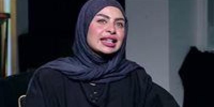 طليقة مسلم تزعم رفضه رؤية ابنه: مرضيش يفتح الباب والولد فضل يعيط - تواصل نيوز