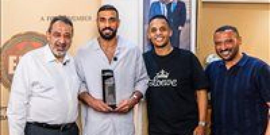 أحمد الشناوي يفوز بجائزة أفضل حارس مرمي في موسم 2025-2026 - تواصل نيوز