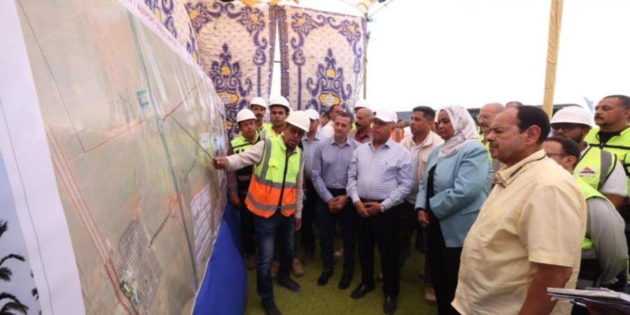 وزير النقل يتفقد محطات ومسار الخط الثاني من شبكة القطار السريع أكتوبر/ أسوان / أبوسمبل - تواصل نيوز