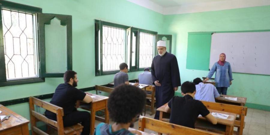 منذ قليل .. بدء لجنة مادة الإنجليزى بامتحان القسم الأدبى للشهادة الثانوية الأزهرية - تواصل نيوز