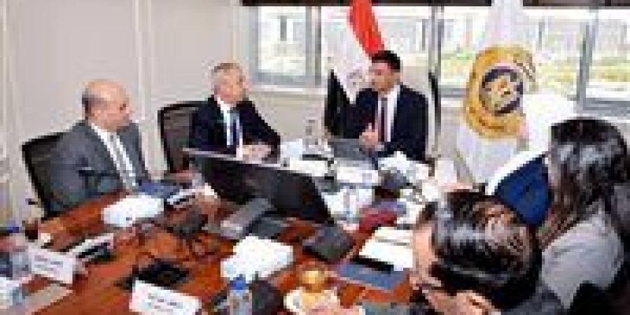 وزير الصناعة يبحث مع رئيس الأكاديمية العربية للعلوم تعزيز التعاون بمجالات البحث العلمي ودعم المشروعات الناشئة - تواصل نيوز