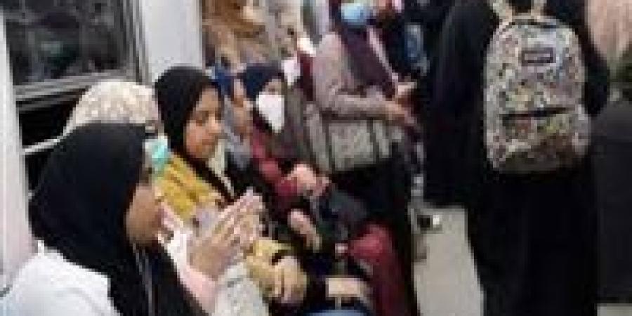 كيف تحمين نفسك من التحرش والمضايقات في المترو والميكروباص؟ - تواصل نيوز