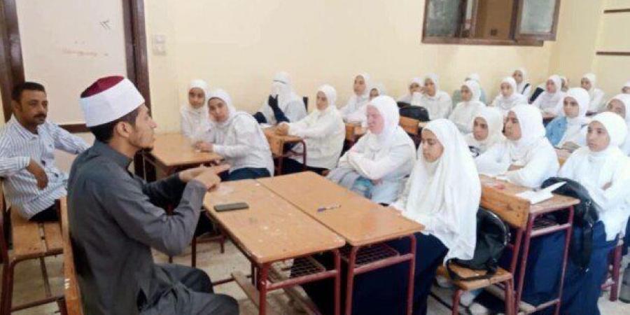 السجن المشدد 3 سنوات لعاطل بتهمة التعدي على طفلة أمام عقار سكنها بالإسكندرية - تواصل نيوز
