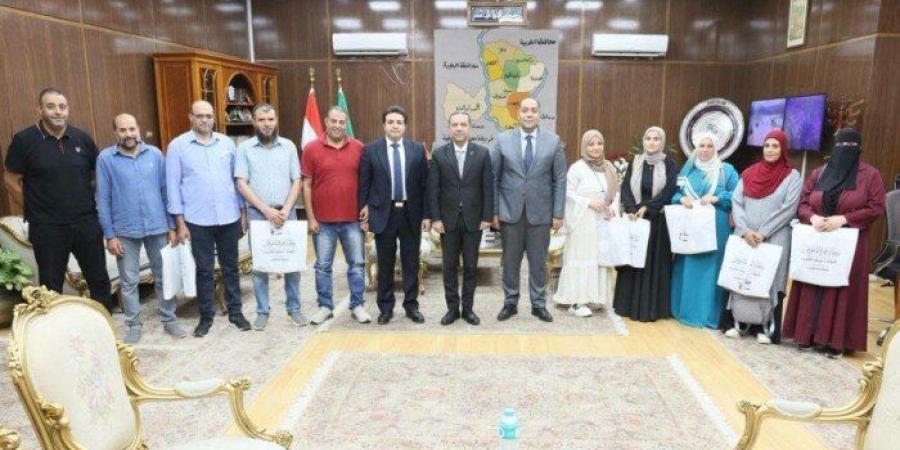 محافظ المنوفية يودع أولياء أمور أوائل طلاب الشهادة الإعدادية الفائزين بـ10 رحلات عمرة مجانية - تواصل نيوز