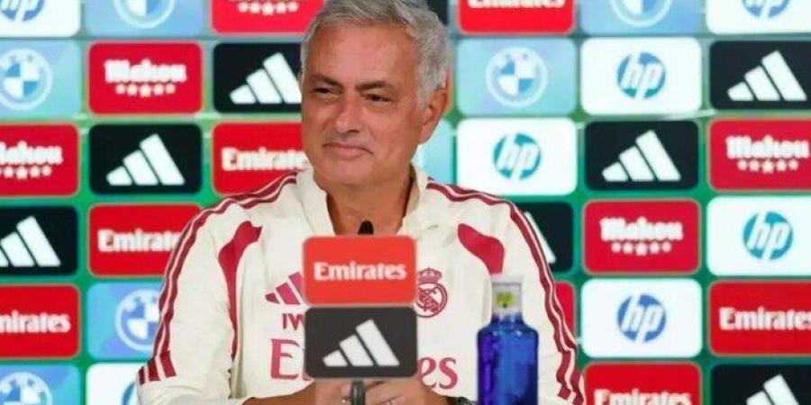 مورينيو يفتح النار على حكم ديربي مدريد: «هل نيجريرا لا يزال موجودًا؟» - تواصل نيوز