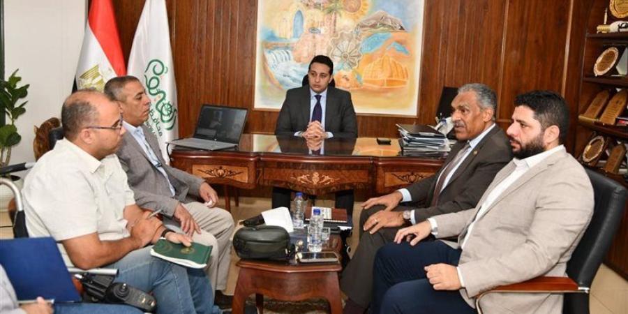 التوني يعقد اجتماعا للجنة التراخيص واستئناف أعمال البناء بالفيوم - تواصل نيوز