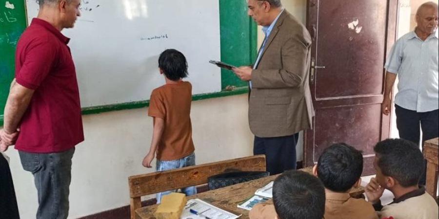 وكيل وزارة التعليم بالقليوبية يفاجئ مدارس القناطر، إحالة مسؤول للتحقيق والتشديد على حظر التصوير - تواصل نيوز