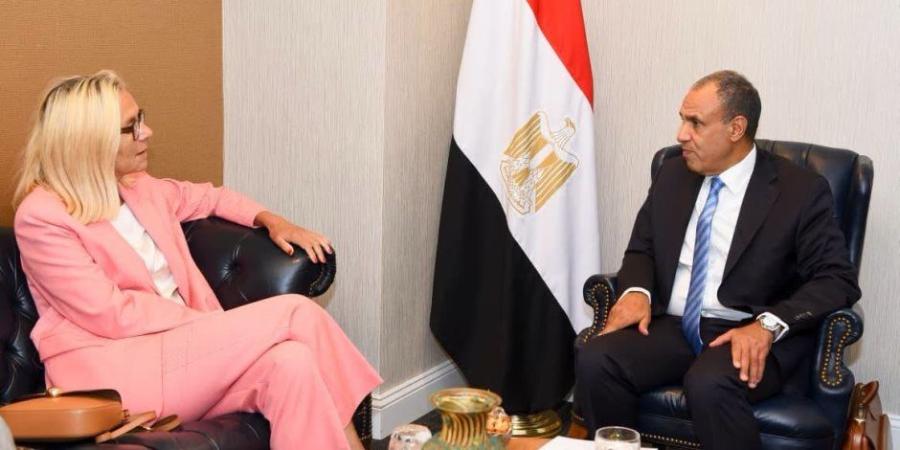 وزير الخارجية يلتقي مع سيجريد كاج نائبة رئيس وزراء هولندا السابقة - تواصل نيوز