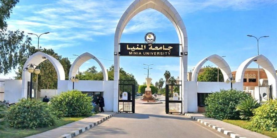 بعد تسريب مستندات مكافآت بـ2.3 مليون جنيه لرئيس جامعة المنيا وسيارة BMW، وقف مديرة الحسابات - تواصل نيوز