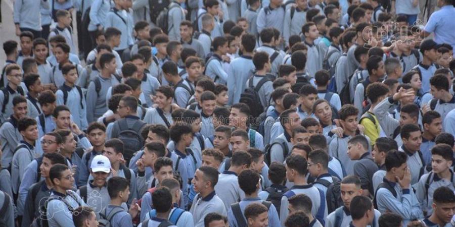 بعد قرار فصل الطالب لتصوير معلمه، خبير تربوي يطالب بمعاقبة إدارات المدارس لتصوير التلاميذ المخالفين - تواصل نيوز