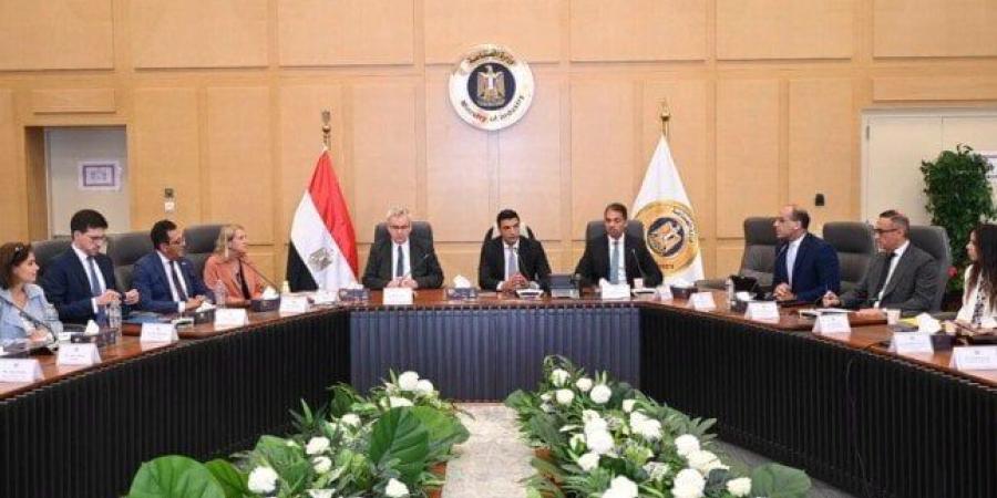 «الصناعة» تبحث مع الشركات الألمانية خطط التوسع وزيادة الاستثمارات في مصر - تواصل نيوز