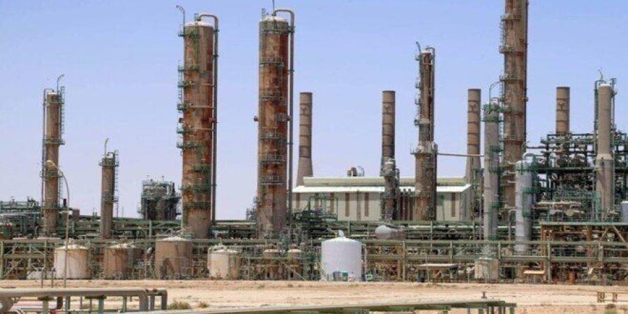 ليبيا.. إغلاق خط الشرارة يخفض إنتاج النفط بأكثر من 200 ألف برميل يوميًا - تواصل نيوز