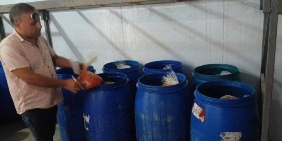 «تموين مطروح» يضبط 840 كيلو مخللات مجهولة المصدر خلال حملات مكثفة على الأسواق والمخابز - تواصل نيوز