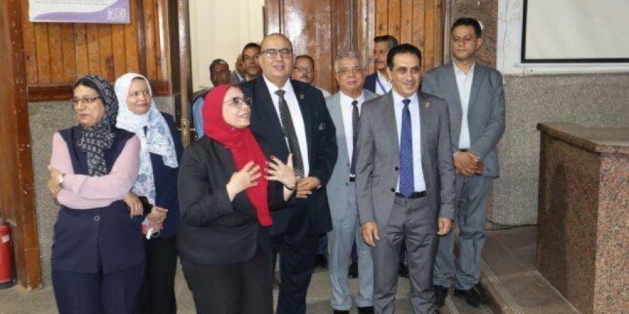 مع انطلاق العام الجامعي 2026/2027.. قيادات جامعة القاهرة تتفقد الكليات ميدانيا لمتابعة انتظام الدراسة - تواصل نيوز