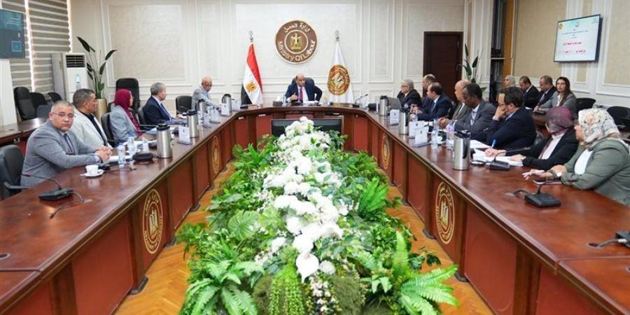10 توجيهات من وزير العمل لتطوير منظومة السلامة والصحة المهنية - تواصل نيوز