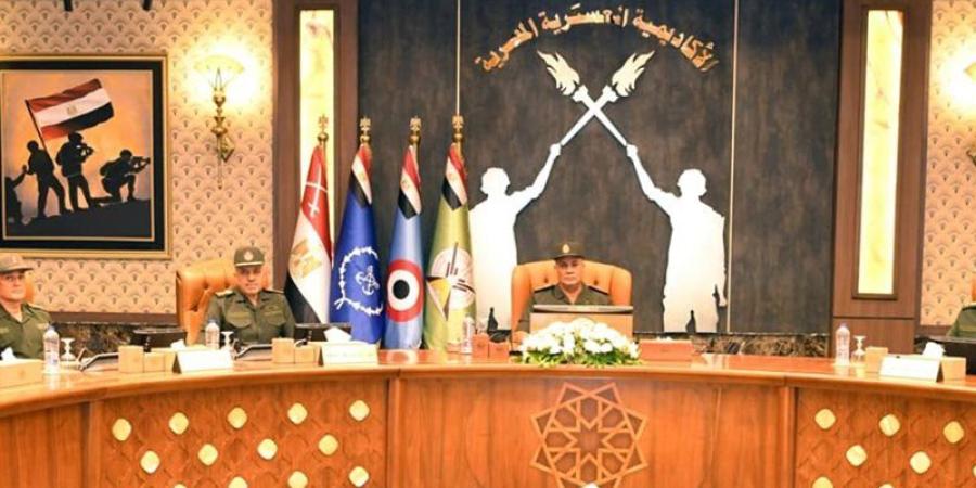 وزير الدفاع يتفقد اختبارات القبول بالأكاديمية العسكرية المصرية (صور) - تواصل نيوز