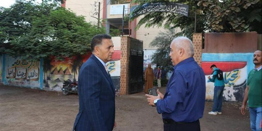 محافظ القليوبية يتفقد محيط عدد من المدارس ويؤكد على توفير بيئة نظيفة وآمنة للطلاب - تواصل نيوز