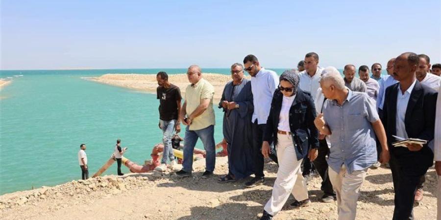محافظ الوادي الجديد تتابع رفع كفاءة المرافق العامة والبنية الأساسية ببحيرة باريس - تواصل نيوز