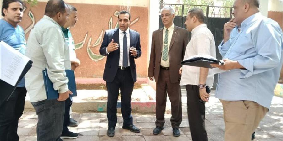نائب محافظ قنا يتفقد عددا من المدارس بإدارتي الوقف وقنا لمتابعة انضباط العملية التعليمية (صور) - تواصل نيوز