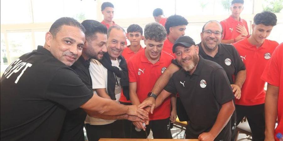منتخب الشباب يحتفل بعيد ميلاد لاعبه محمود صلاح (صور) - تواصل نيوز