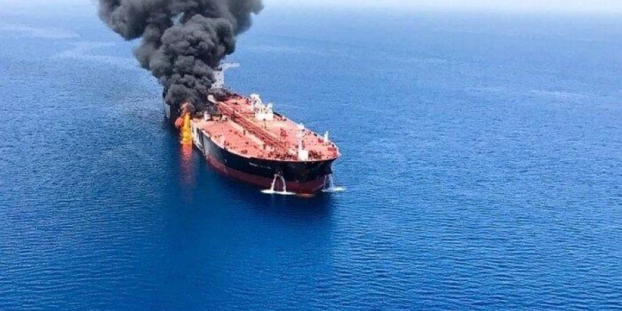 هيئة بحرية بريطانية: اشتعال سفينة شحن بعد استهدافها بمقذوف في مضيق هرمز - تواصل نيوز
