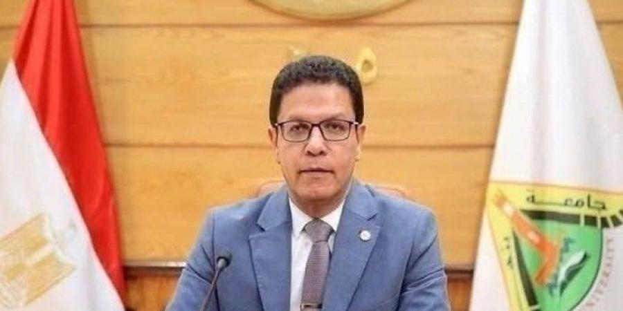 برعاية رئيس الجامعة.. اعتماد كلية العلوم وثلاثة برامج متميزة بتجارة بنها من «جودة التعليم» - تواصل نيوز