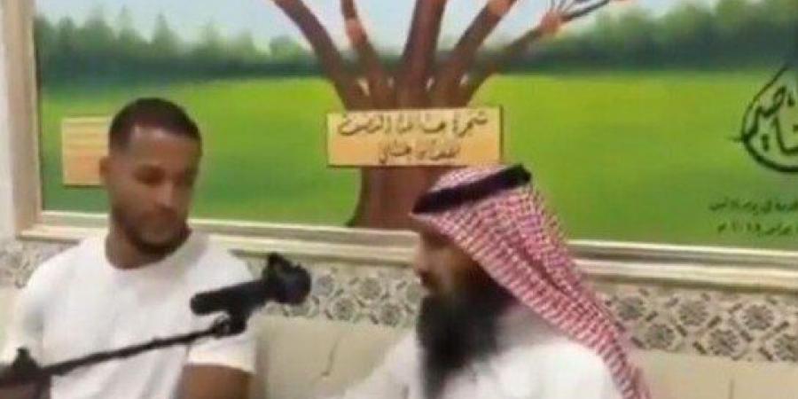 لاعب الأهلي القطري يشهر إسلامه - تواصل نيوز