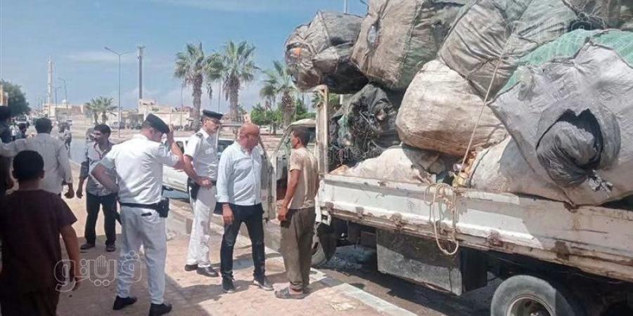 ضبط سيارة محملة بالخردة عند مدخل مدينة مطروح - تواصل نيوز