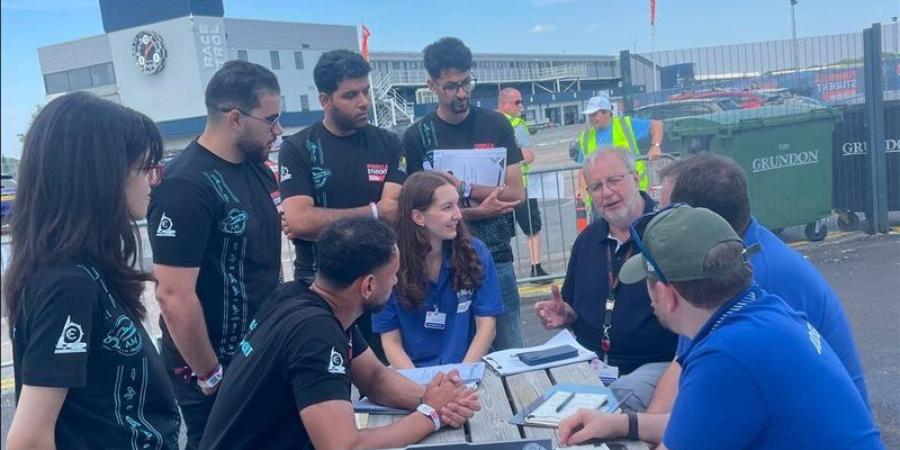 رئيس جامعة أسيوط يحتفي بفريق «Assiut Motorsport» بعد تحقيق المركز الرابع عالميا - تواصل نيوز