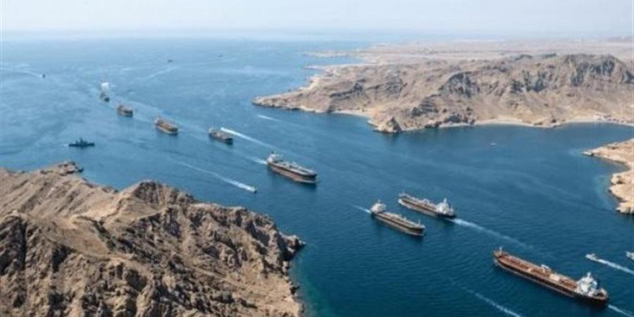 مسؤول أمريكي: كميات كبيرة من النفط عبرت مضيق هرمز منذ أمس الأربعاء - تواصل نيوز