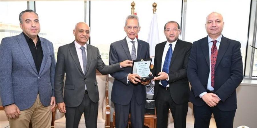 كاشفا عن أبرز القوانين، تفاصيل لقاء وزير المجالس النيابية مع المحررين البرلمانيين - تواصل نيوز
