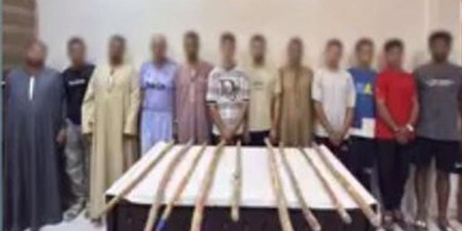 أخبار الحوادث اليوم: فيتو تكشف سر مكافآت رؤساء الجامعات.. خلاف على رغيف عيش ينتهي بمشاجرة أمام مخبز بالمنيا.. سقوط المتهمين بغسل 150 مليون جنيه في الجيزة - تواصل نيوز
