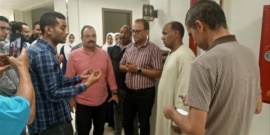 وكيل وزارة الصحة بقنا يفاجئ مستشفى فرشوط المركزي ويتابع سير العمل بالعناية المركزة (صور) - تواصل نيوز