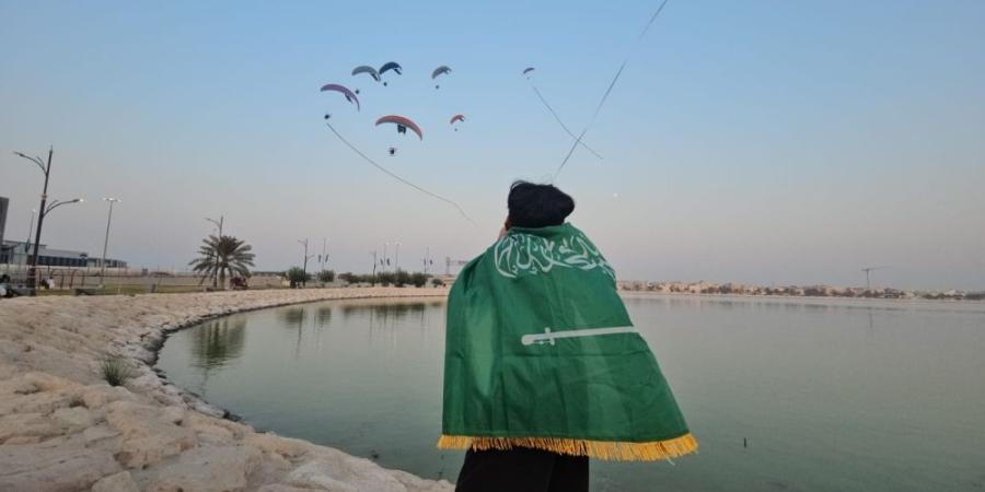مظاهر الفرح والحماس تزين احتفالات أطفال القطيف باليوم الوطني - تواصل نيوز