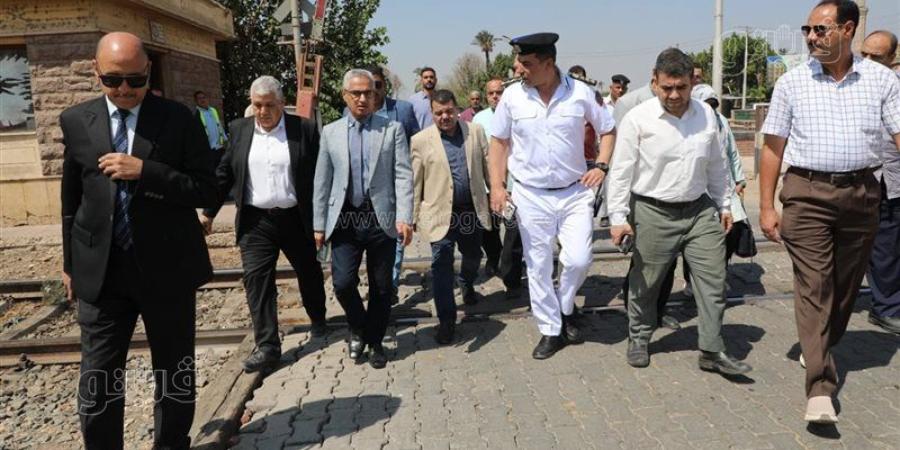 محافظ بني سويف يتفقد عددًا من المزلقانات لمتابعة أعمال التطوير ورفع معدلات الأمان - تواصل نيوز